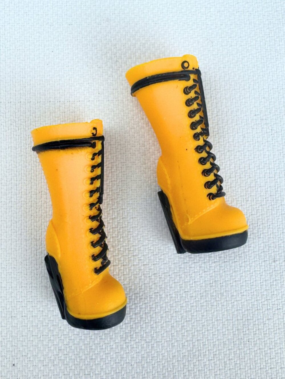 🍓5/$15 Ms. Direct Boots LOL O.M.G. Movie Magic Yellow Black MGA Entertainment